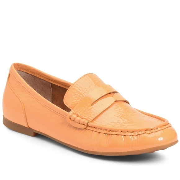 BORN Betti Loafer - Picture 1 of 10